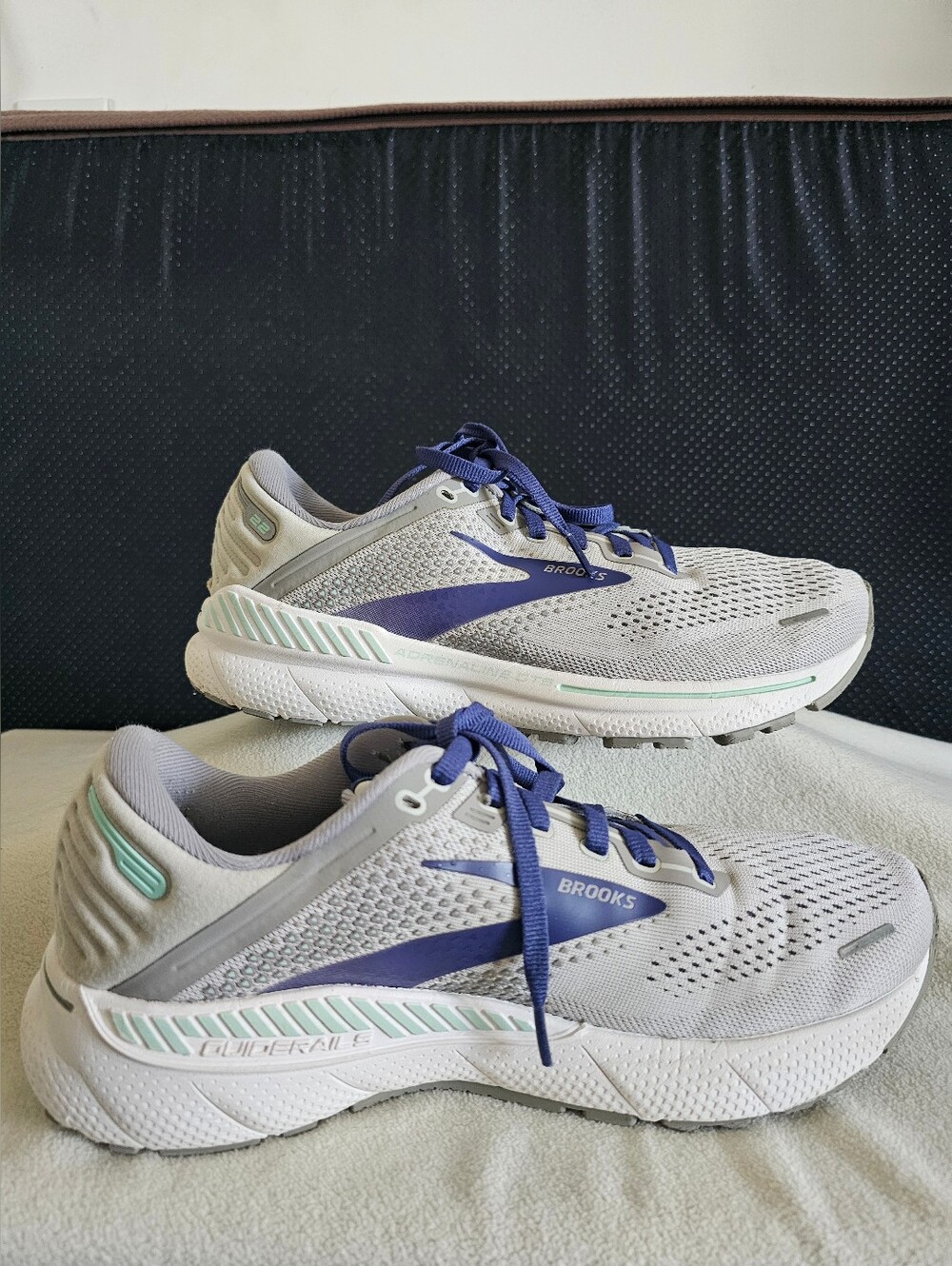 EXELLENT BROOKS Women's Adrenaline GTS-22 Running Sneakers Grey/Blue Sz 9